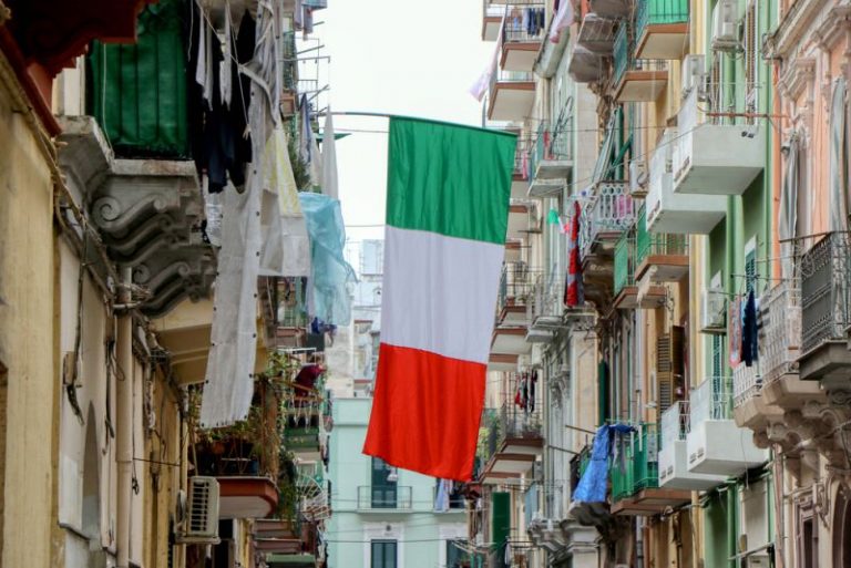 Will Italy face a social crisis?