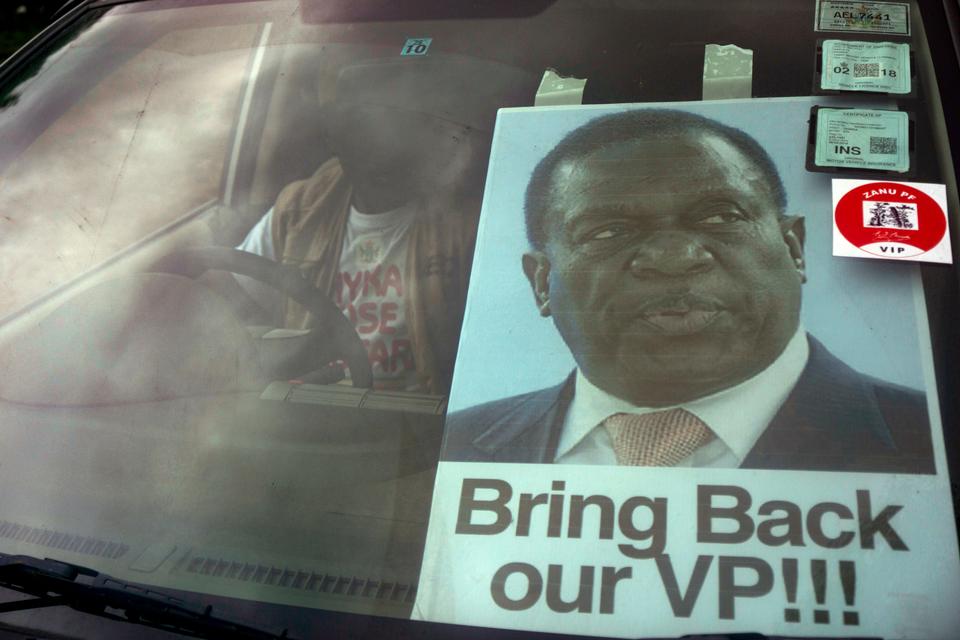 22892 ZWE 171118 Mnangagwa Mugabe protests AFP 1511335706097