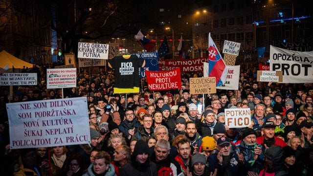 Slovakia’s Political Turmoil: A Fragile Coalition and the Shadow of Russian Influence