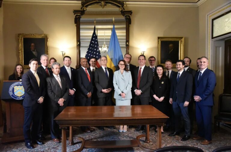 “Critical Ground: The Geopolitics of U.S.-Ukraine Mineral Cooperation Amid War”