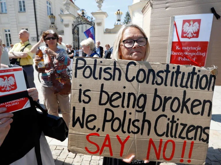 “Poland: From a Constitutional Tribunal Crisis to a Crisis of Mutual Recognition”